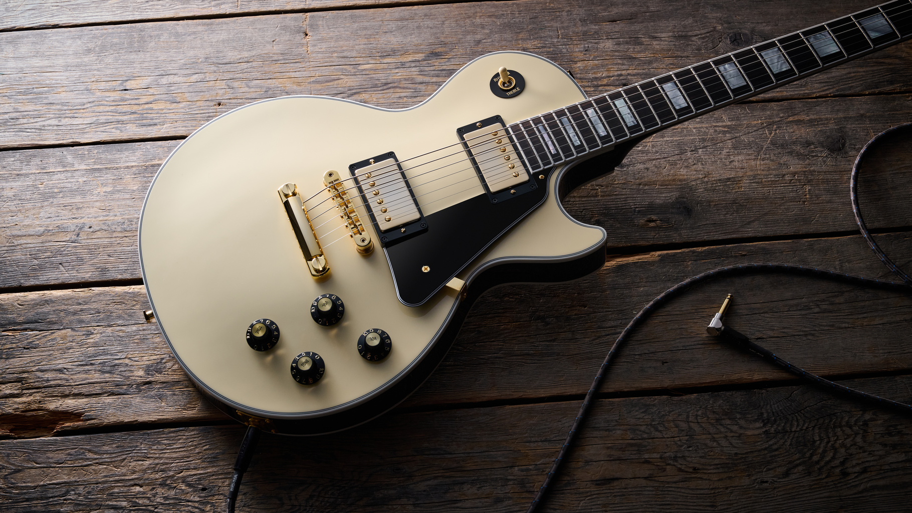 Gibson Les Paul Custom 70s in Buttercream (off-white) finish with gold hardware, block inlays and split-diamond headstock